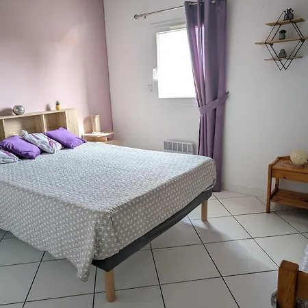 Superbe T4 Confort Avec Cour, Proche - 6 Pers. Parking - Fr-1-797-47 *