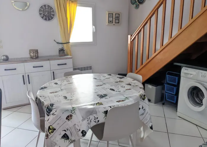 Superbe T4 Confort Avec Cour, Proche - 6 Pers. Parking - Fr-1-797-47 * Port-la-Nouvelle